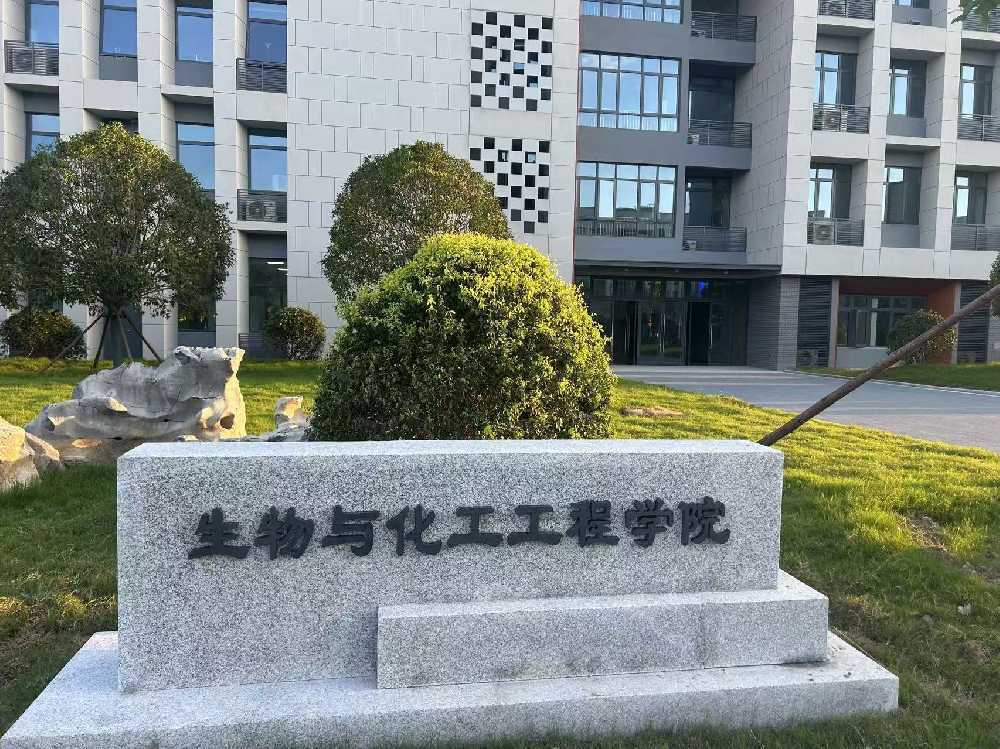 安龙县扬州职业大学体育场高杆灯项目
